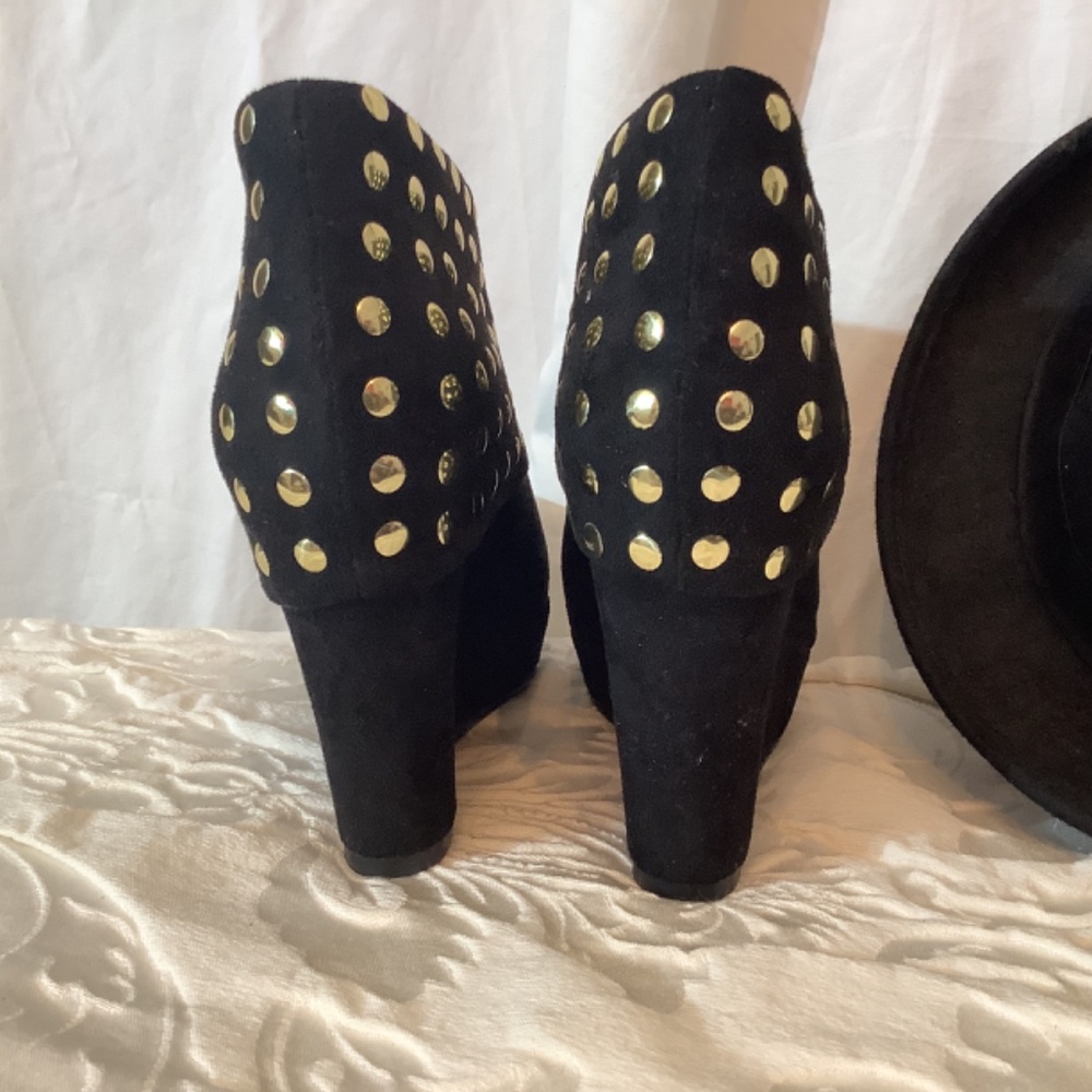 NWT Italian black suede ankle boots with gold studs bling - Picture 5 of 11
